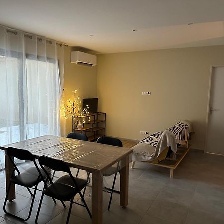 Maison T3 Dans Un Village Calme Saint-Mitre-les-Remparts Exteriör bild