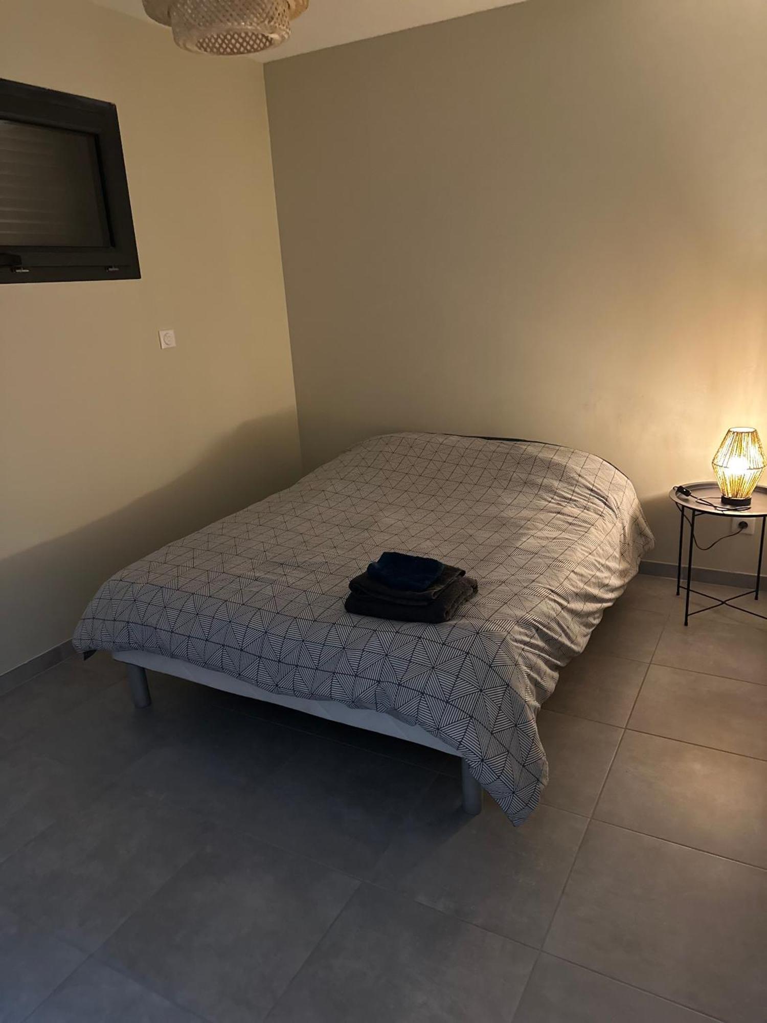 Maison T3 Dans Un Village Calme Saint-Mitre-les-Remparts Exteriör bild