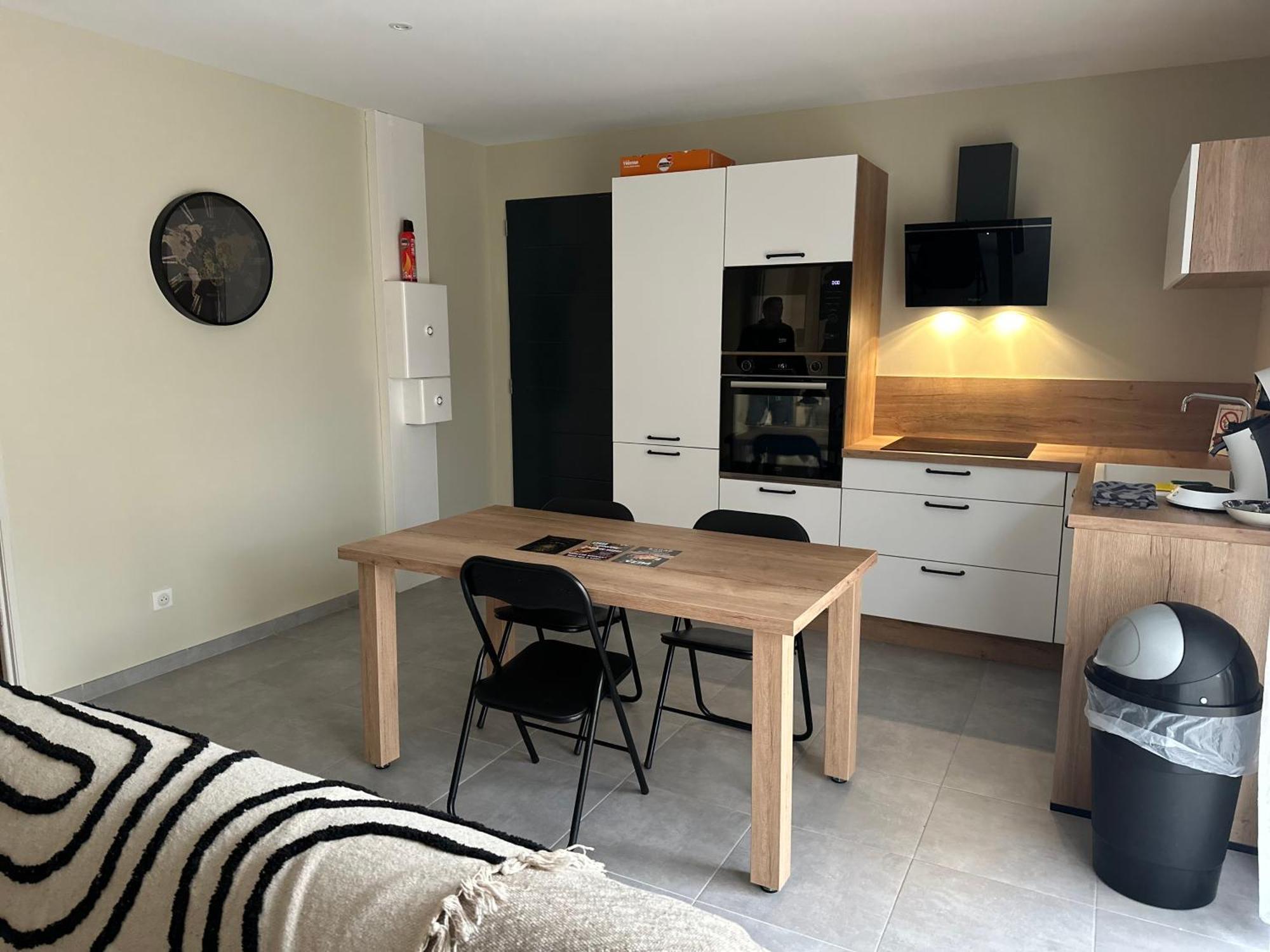 Maison T3 Dans Un Village Calme Saint-Mitre-les-Remparts Exteriör bild