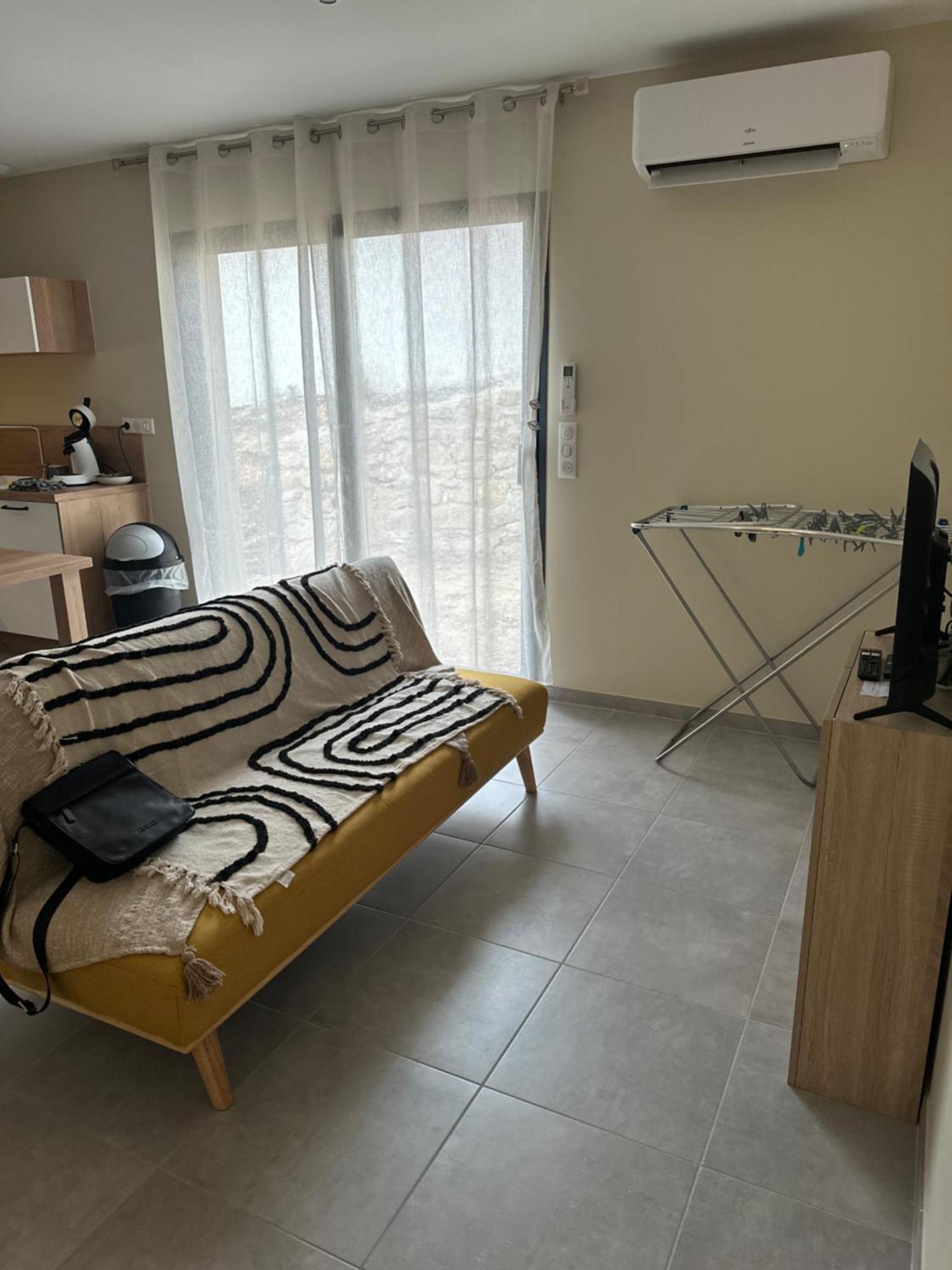 Maison T3 Dans Un Village Calme Saint-Mitre-les-Remparts Exteriör bild