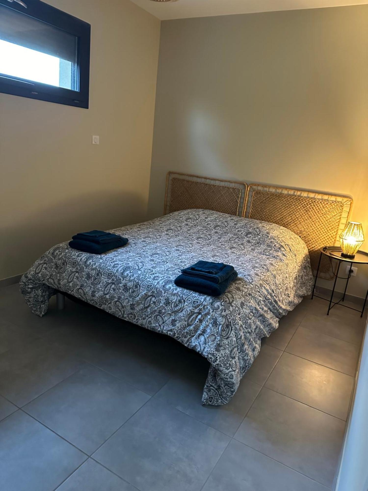 Maison T3 Dans Un Village Calme Saint-Mitre-les-Remparts Exteriör bild