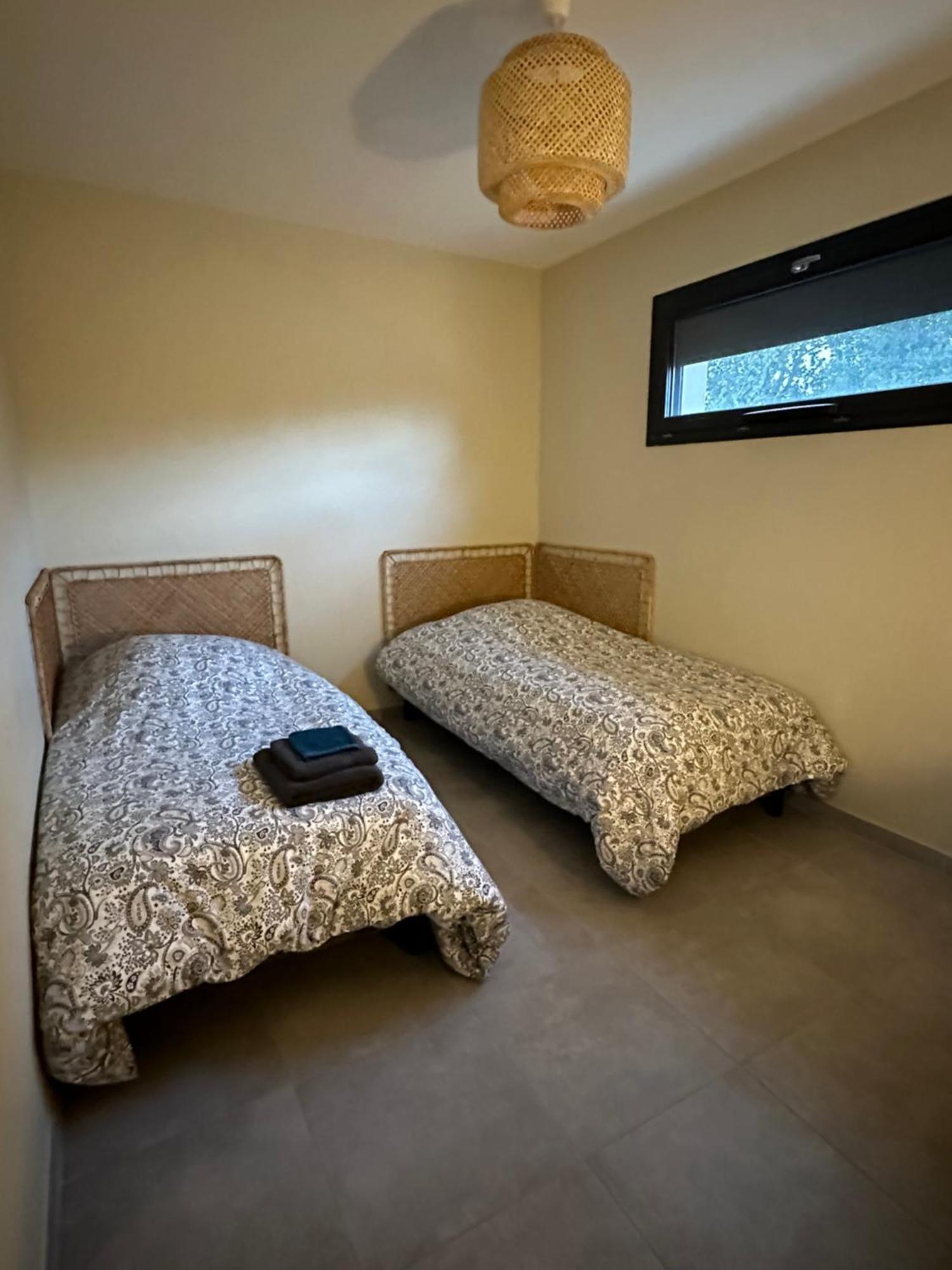 Maison T3 Dans Un Village Calme Saint-Mitre-les-Remparts Exteriör bild