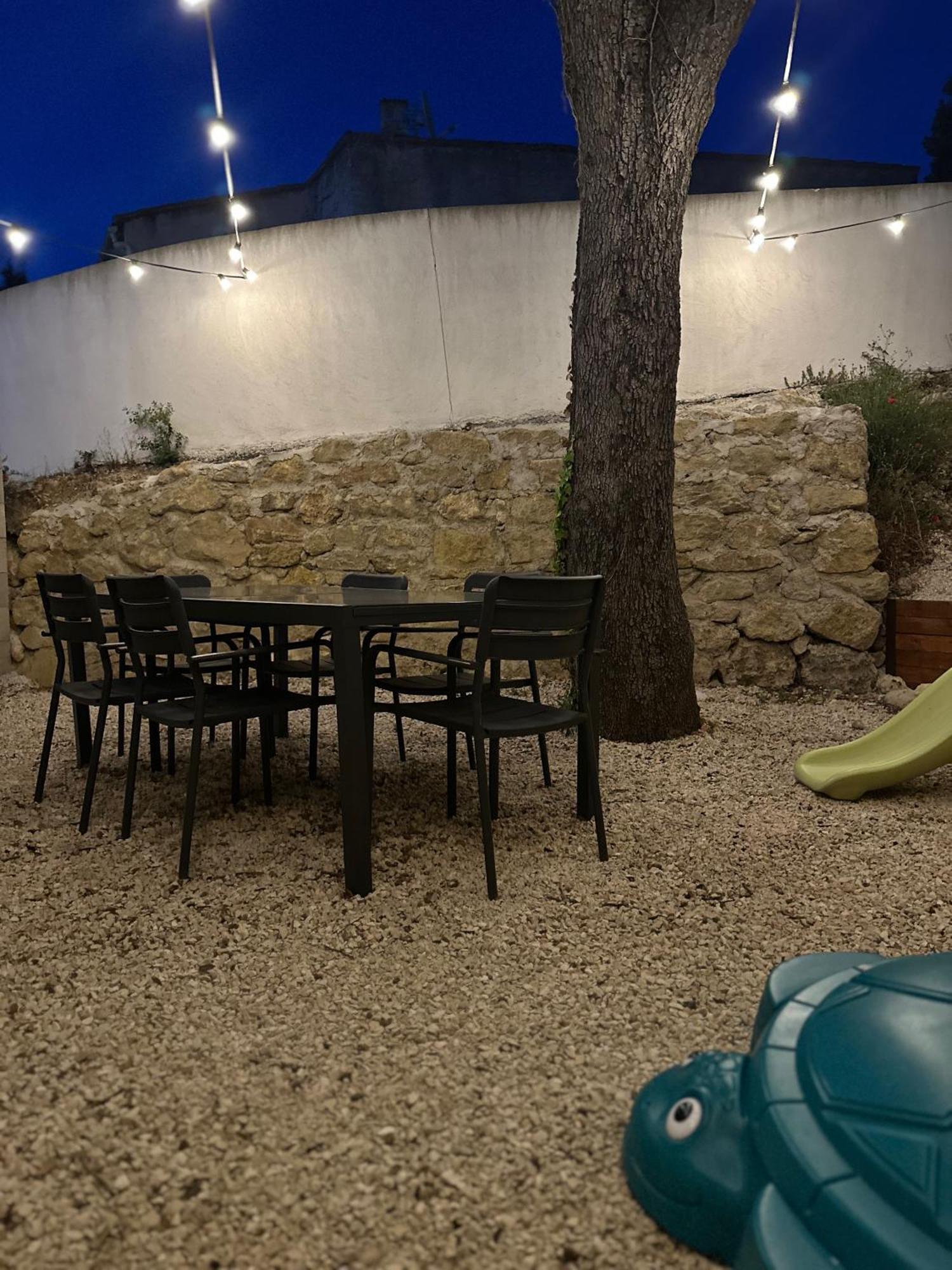Maison T3 Dans Un Village Calme Saint-Mitre-les-Remparts Exteriör bild