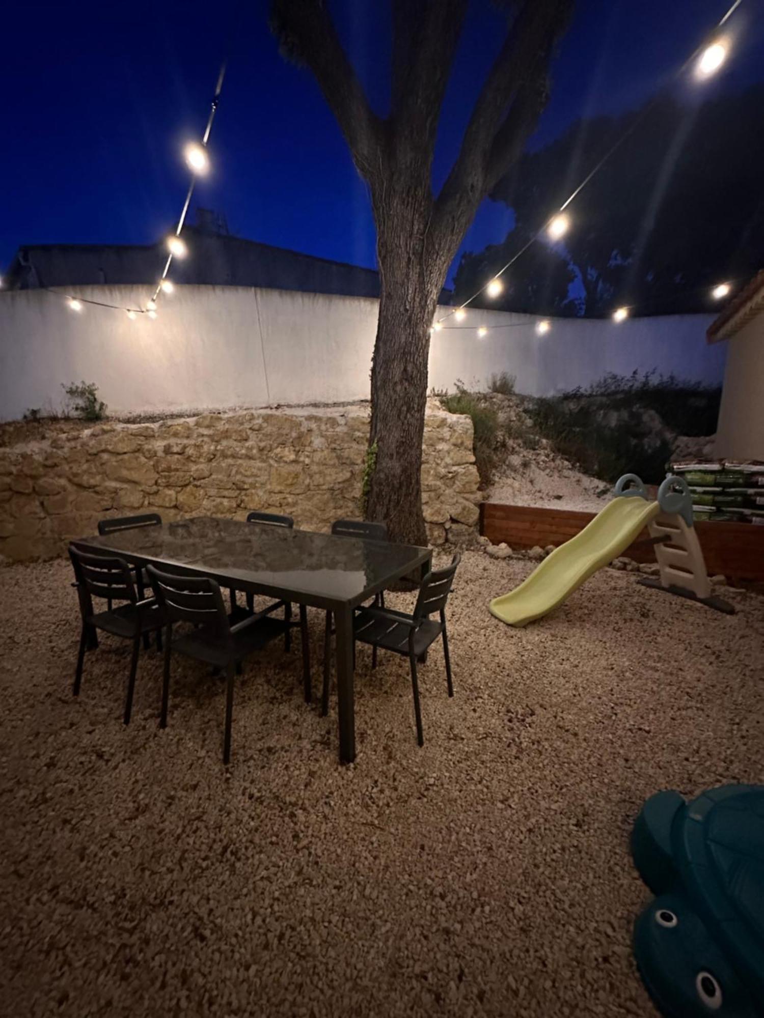 Maison T3 Dans Un Village Calme Saint-Mitre-les-Remparts Exteriör bild