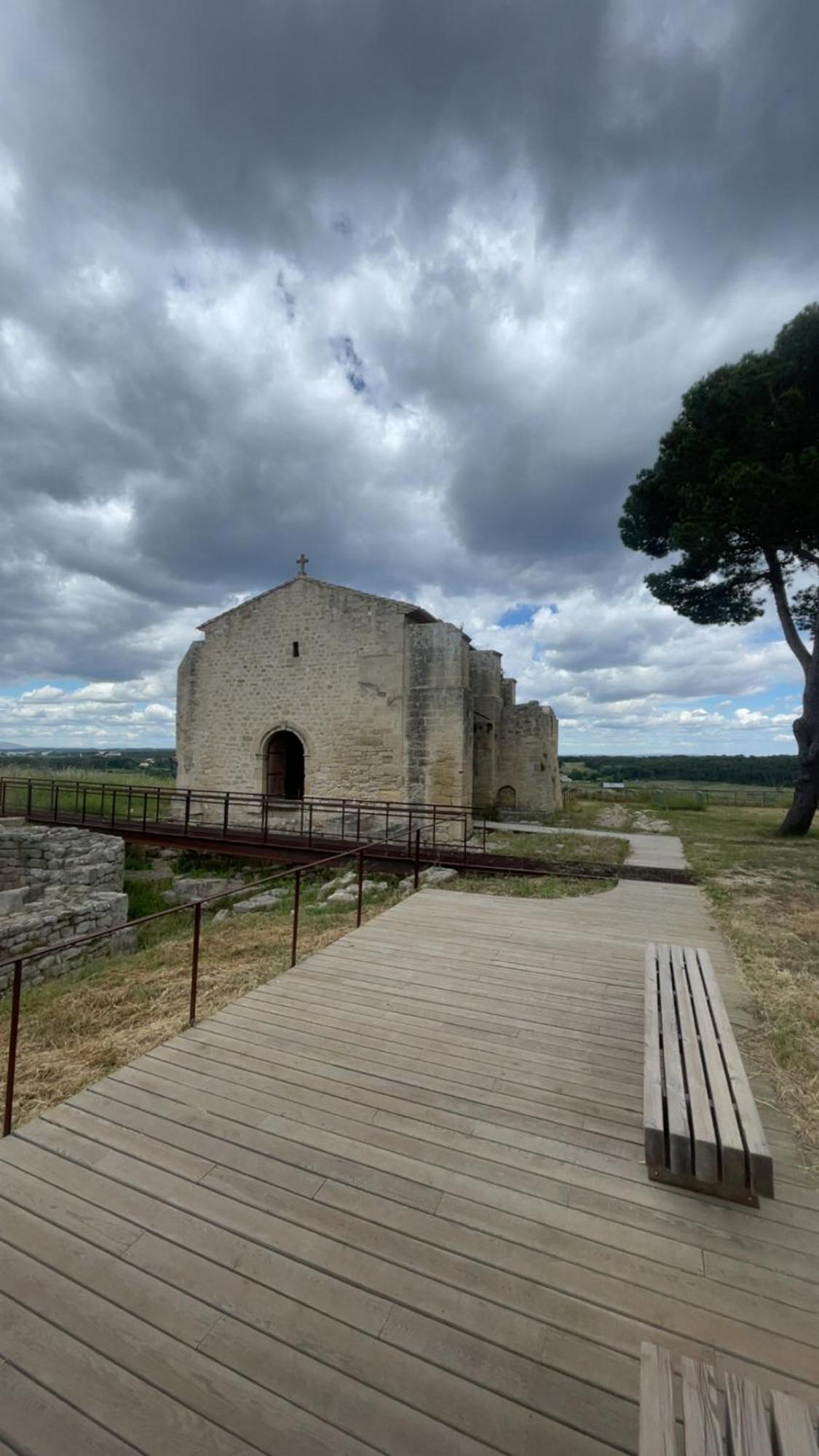 Maison T3 Dans Un Village Calme Saint-Mitre-les-Remparts Exteriör bild