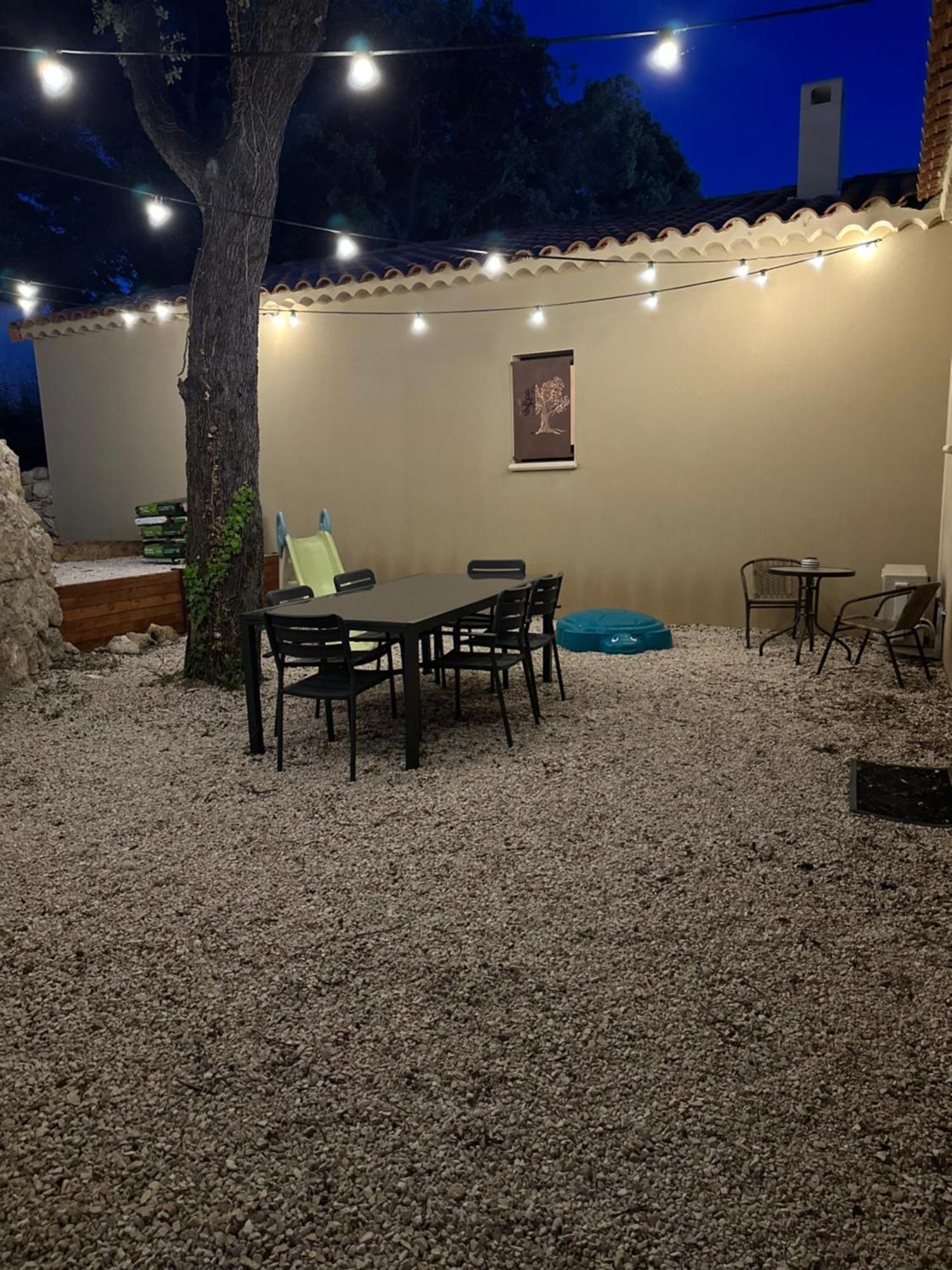 Maison T3 Dans Un Village Calme Saint-Mitre-les-Remparts Exteriör bild
