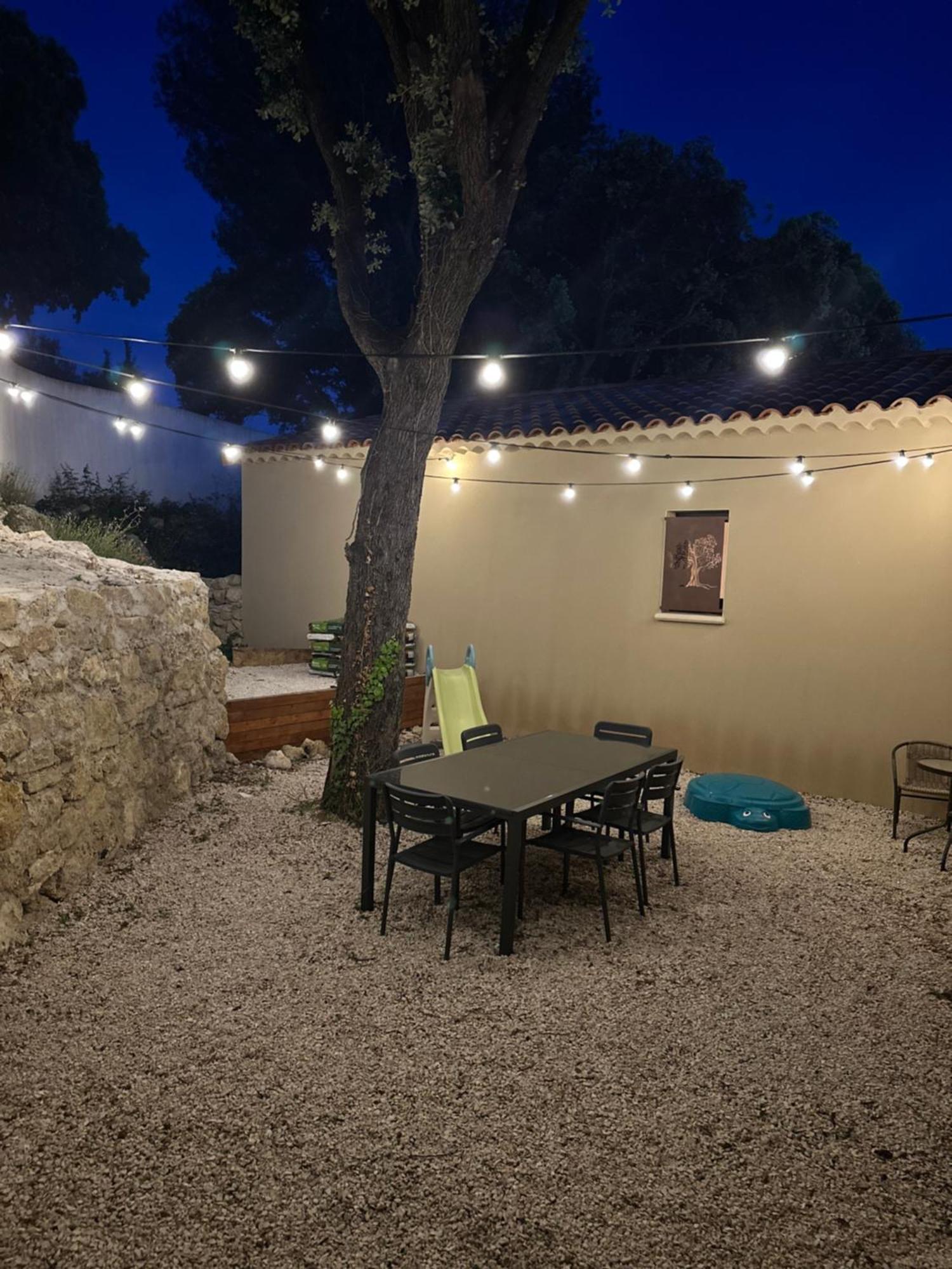 Maison T3 Dans Un Village Calme Saint-Mitre-les-Remparts Exteriör bild