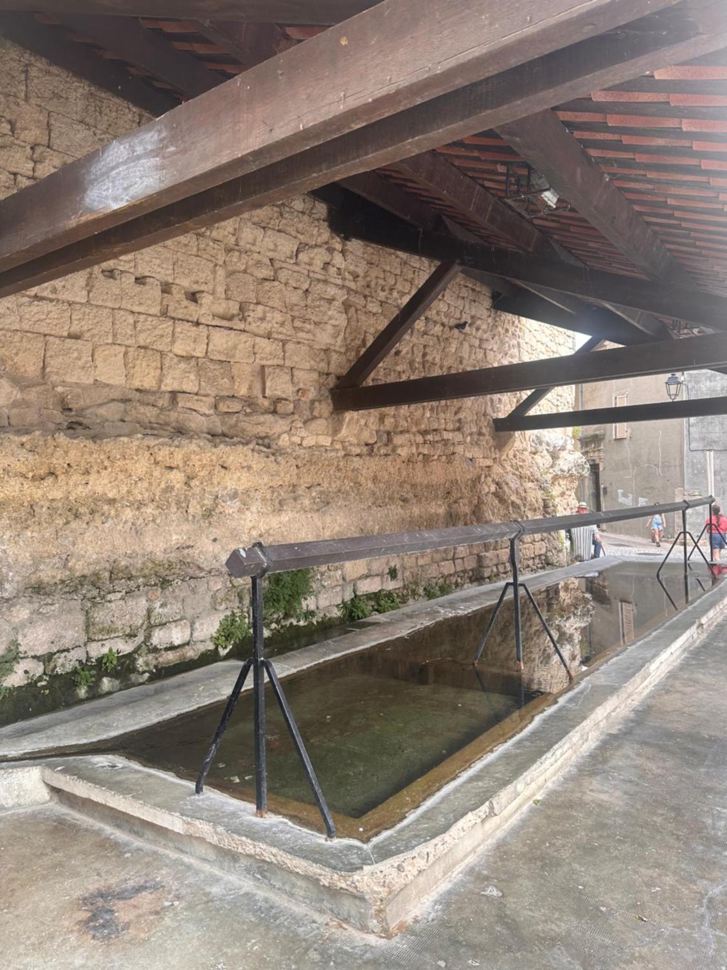 Maison T3 Dans Un Village Calme Saint-Mitre-les-Remparts Exteriör bild