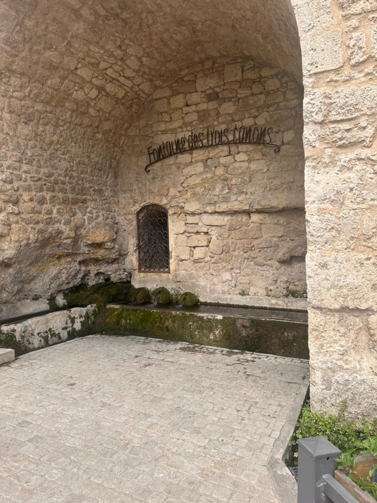 Maison T3 Dans Un Village Calme Saint-Mitre-les-Remparts Exteriör bild